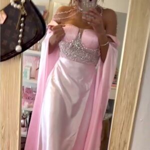 (DOES NOT COME WITH SLEEVES) Light pink gown